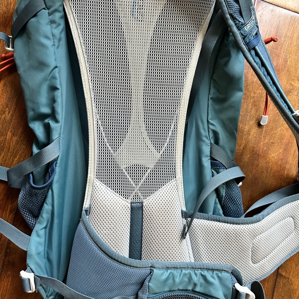 Gregory Z30 Hiking Backpack - Picture 4 of 10
